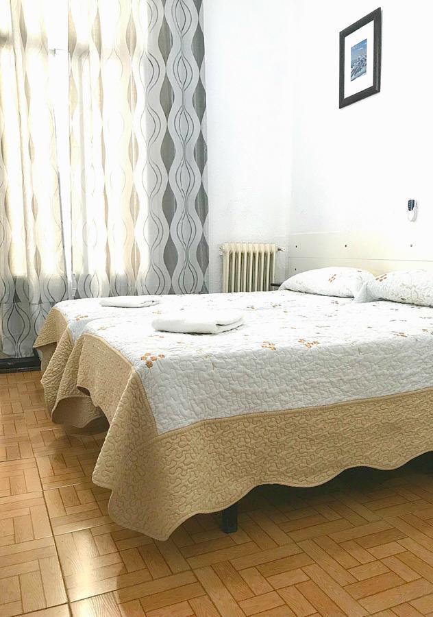 Hostal Los Arcos Hotel Мадрид Екстериор снимка